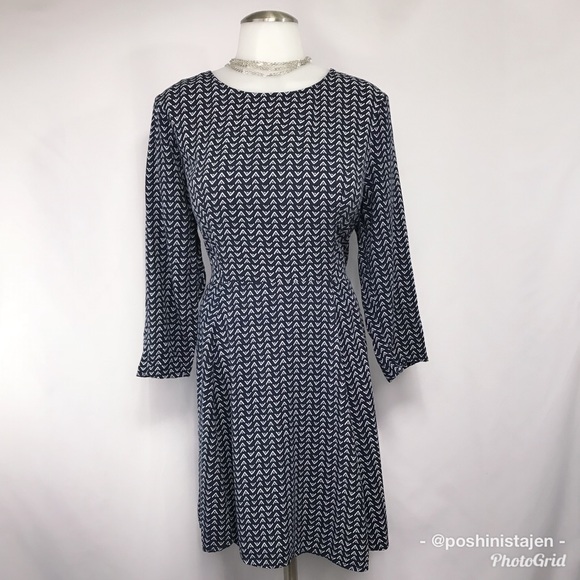 Divided Dresses & Skirts - 🆕 H&M Navy Patterned Long Sleeve Dress
